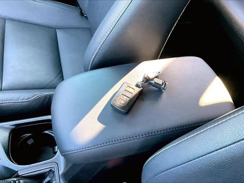 Used 2017 Toyota RAV4 Limited image 14