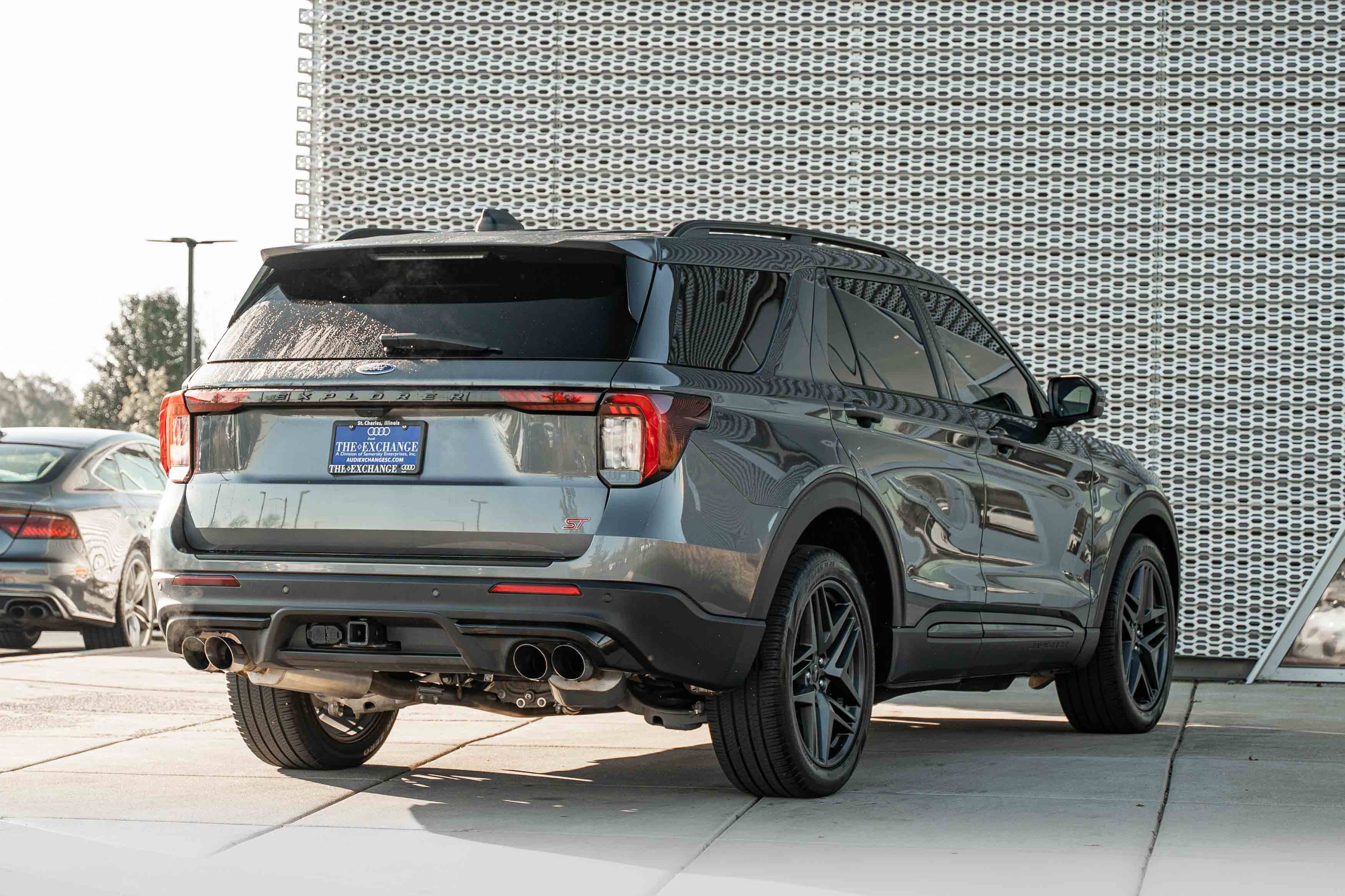 Used 2025 Ford Explorer ST AWD/4WD image 4
