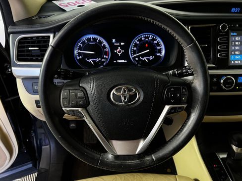 Used 2017 Toyota Highlander XLE FWD image 9