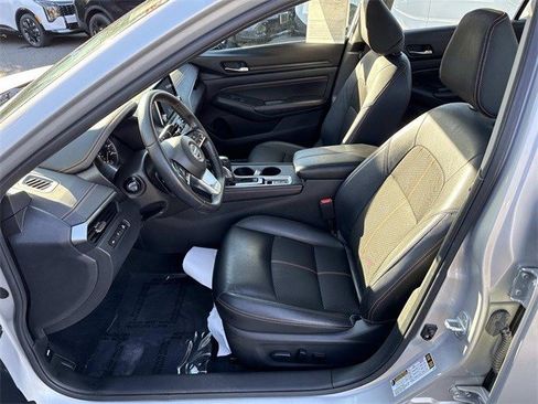 Used 2020 Nissan Altima 2.5 SR w/ Premium Package image 14