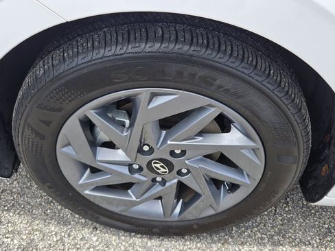 Certified 2024 Hyundai Elantra SEL FWD image 10