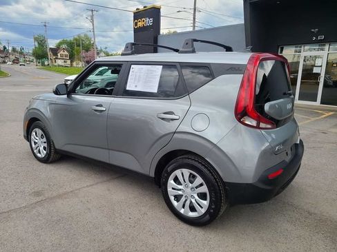 Used 2022 Kia Soul LX FWD image 8