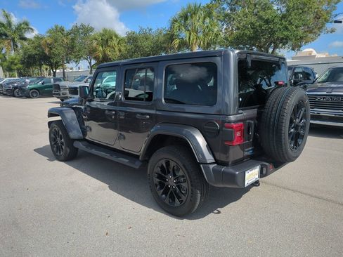 Used 2025 Jeep Wrangler Unlimited Sahara AWD/4WD image 8