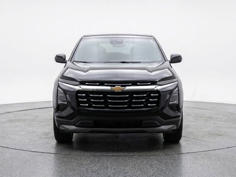 Used 2025 Chevrolet Equinox LT image 2