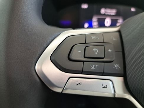 New 2026 Volkswagen Taos SE image 11