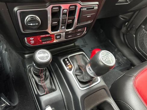 Used 2023 Jeep Wrangler Unlimited Rubicon 4xe AWD/4WD image 22