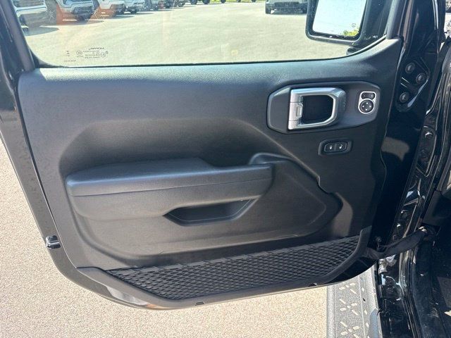 Used 2025 Jeep Wrangler Unlimited Sport AWD/4WD image 13