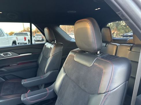 Used 2025 Ford Explorer ST image 19