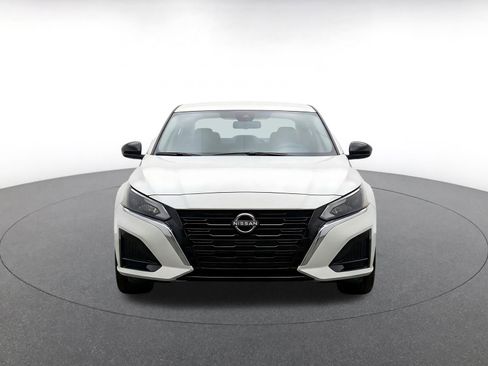 Used 2025 Nissan Altima 2.5 SV FWD image 2
