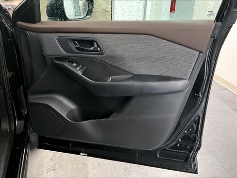 Used 2023 Nissan Rogue S AWD/4WD image 12