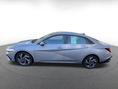 Used 2025 Hyundai Elantra SEL image 8