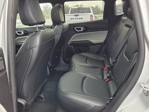 Certified 2025 Jeep Compass Limited w/ Elite Group AWD/4WD image 11