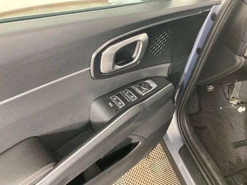 Used 2022 Kia Sorento S image 12