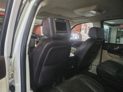 Used 2012 Cadillac Escalade Platinum image 11