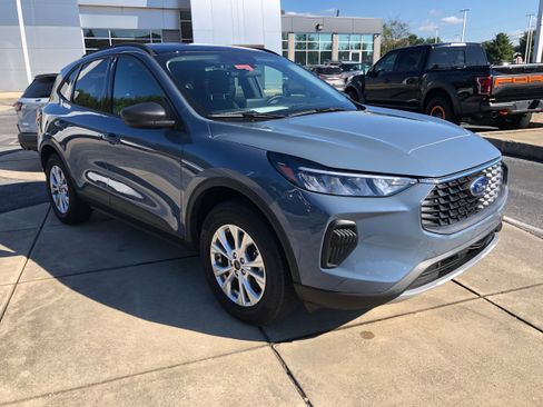 Used 2025 Ford Escape Active w/ Cold Weather Package image 7