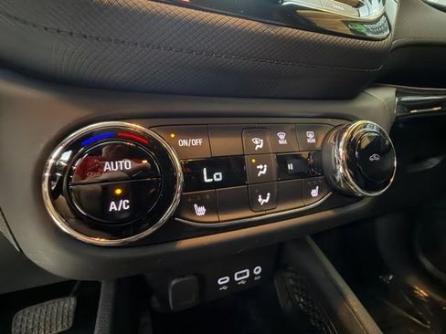 Used 2023 Chevrolet TrailBlazer LT w/ Convenience Package FWD image 27