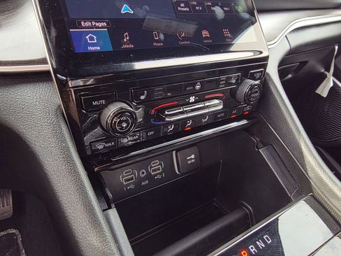 Used 2024 Jeep Grand Cherokee L Limited w/ Black Appearance Package image 18