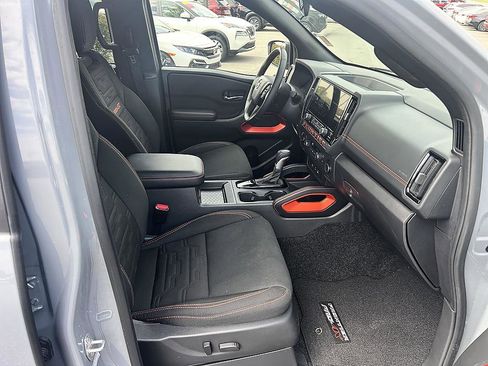 Certified 2025 Nissan Frontier PRO-4X image 17