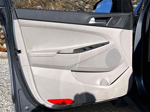 Used 2019 Hyundai Tucson SE image 18