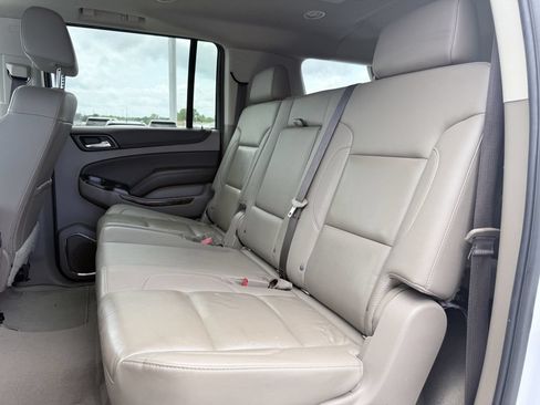 Used 2019 Chevrolet Suburban LT RWD image 13