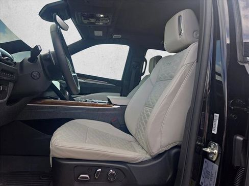 Used 2025 Cadillac Escalade ESV Sport Platinum w/ LPO, ONYX Package image 15