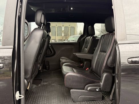 Used 2018 Dodge Grand Caravan GT image 30