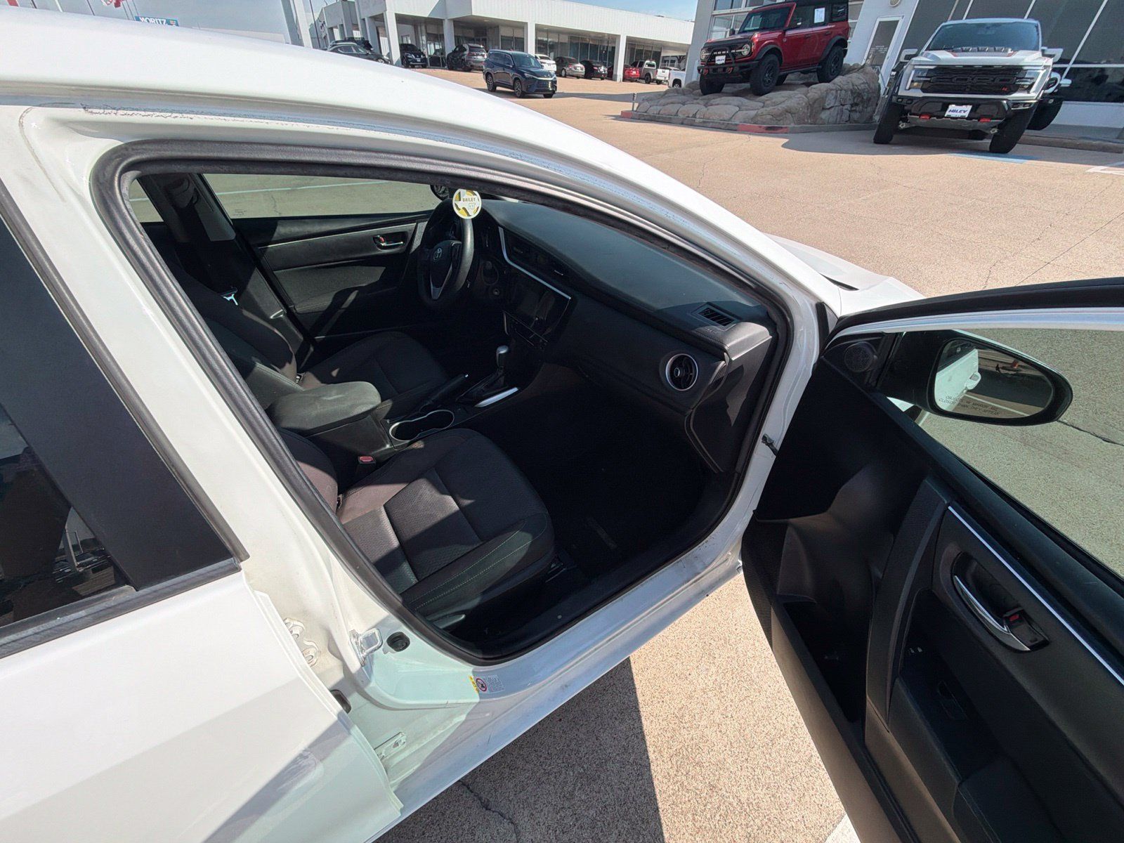 Used 2019 Toyota Corolla LE FWD image 18