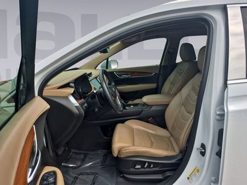 Used 2017 Cadillac XT5 Platinum AWD/4WD image 10