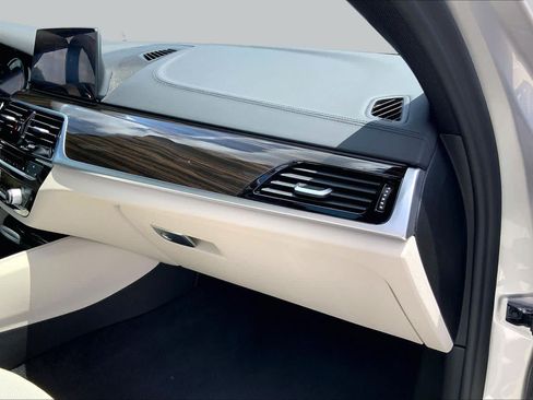 Used 2019 BMW 540i w/ M Sport Package RWD image 18