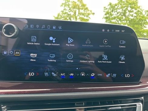 Used 2024 Chevrolet Traverse RS image 38