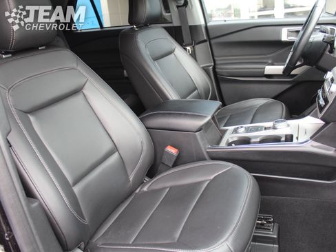 Used 2024 Ford Explorer XLT w/ Equipment Group 202A AWD/4WD image 29