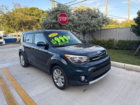Used 2019 Kia Soul + image 3