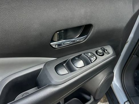 Used 2021 Nissan Kicks SR w/ SR Premium Package image 12