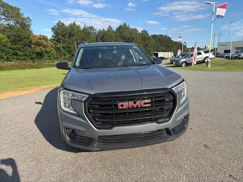 Used 2023 GMC Terrain SLT w/ Infotainment Package II FWD image 2