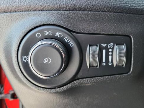 Used 2020 Jeep Compass Latitude w/ Cold Weather Group image 21