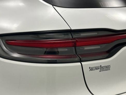 Used 2021 Porsche Macan AWD/4WD image 27