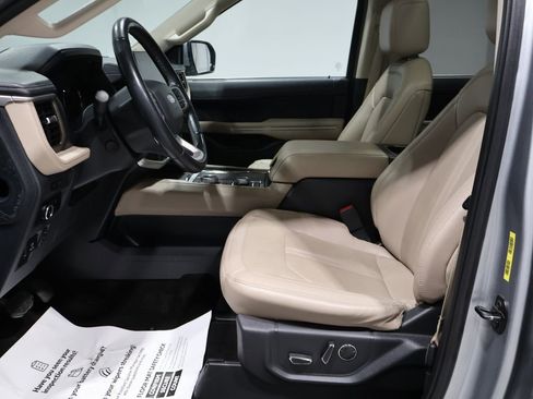 Used 2023 Ford Expedition Limited image 8