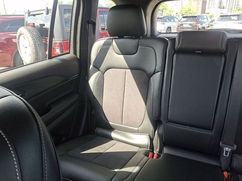 Used 2024 Jeep Grand Cherokee Altitude AWD/4WD image 12