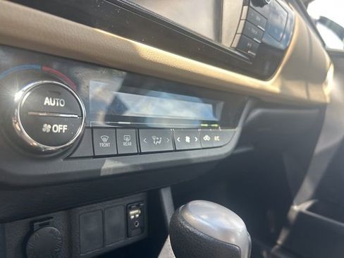 Used 2015 Toyota Corolla LE FWD image 21