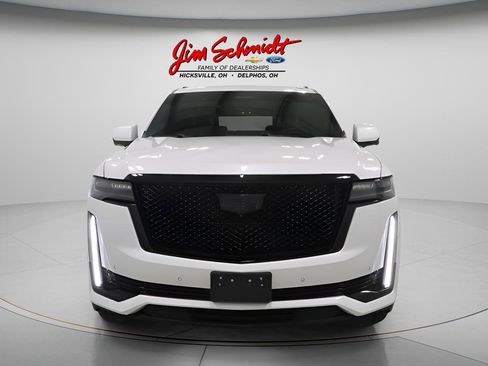 Used 2023 Cadillac Escalade Sport Platinum w/ LPO, ONYX Package AWD/4WD image 3