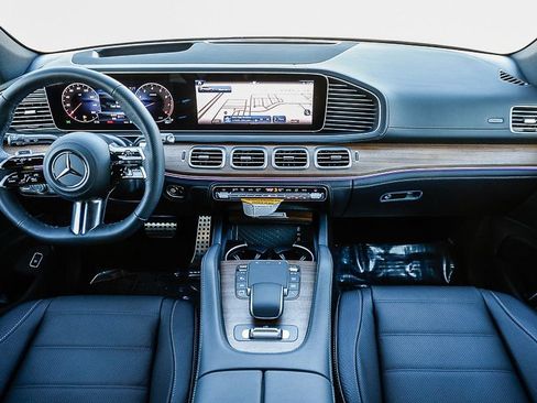 New 2026 Mercedes-Benz GLS 580 4MATIC image 10