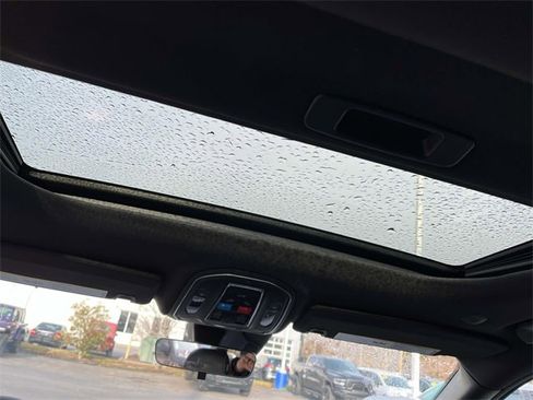 New 2025 Jeep Grand Cherokee Altitude image 15