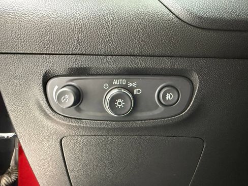 Used 2021 Buick Encore GX Select image 25