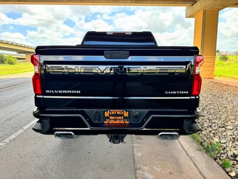 Used 2021 Chevrolet Silverado 1500 Custom Trail Boss w/ Safety Confidence Package AWD/4WD image 4