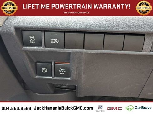 Used 2022 Toyota Sienna XLE FWD image 25