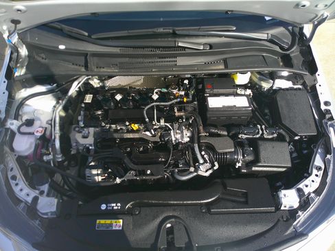 Used 2025 Toyota Corolla LE image 34