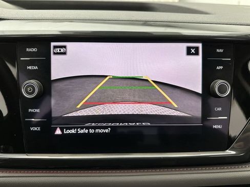 Used 2022 Volkswagen Taos SEL AWD/4WD image 17