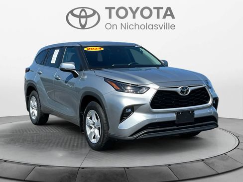 Used 2024 Toyota Highlander LE AWD/4WD image 7