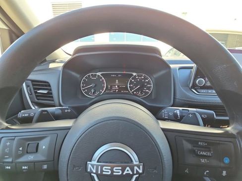Used 2024 Nissan Rogue SV FWD image 25