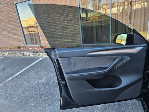 Used 2024 Tesla Model Y Long Range AWD/4WD image 34